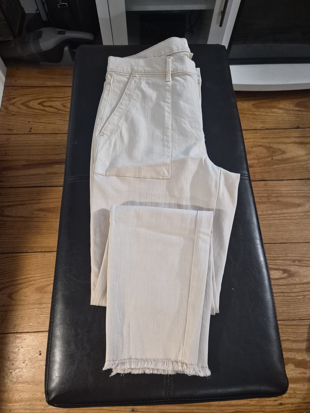 LOFT Off-White Cropped Straight-Leg Jeans with Frayed Hem